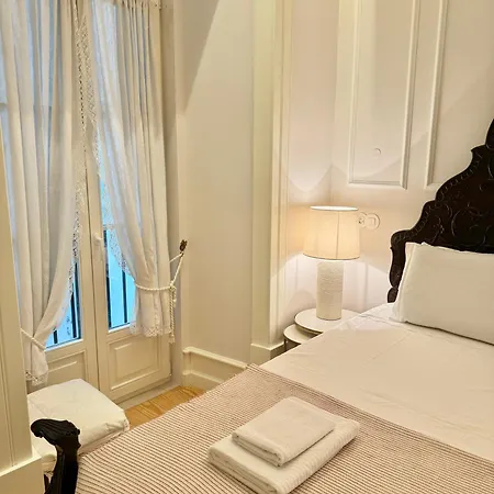 Quiet Luxury On Rua Augusta Lisbona