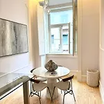 Quiet On Rua Augusta Homestay *